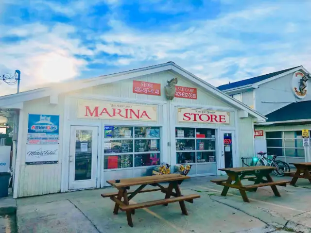 The West End Marina general store with picnic tables out front